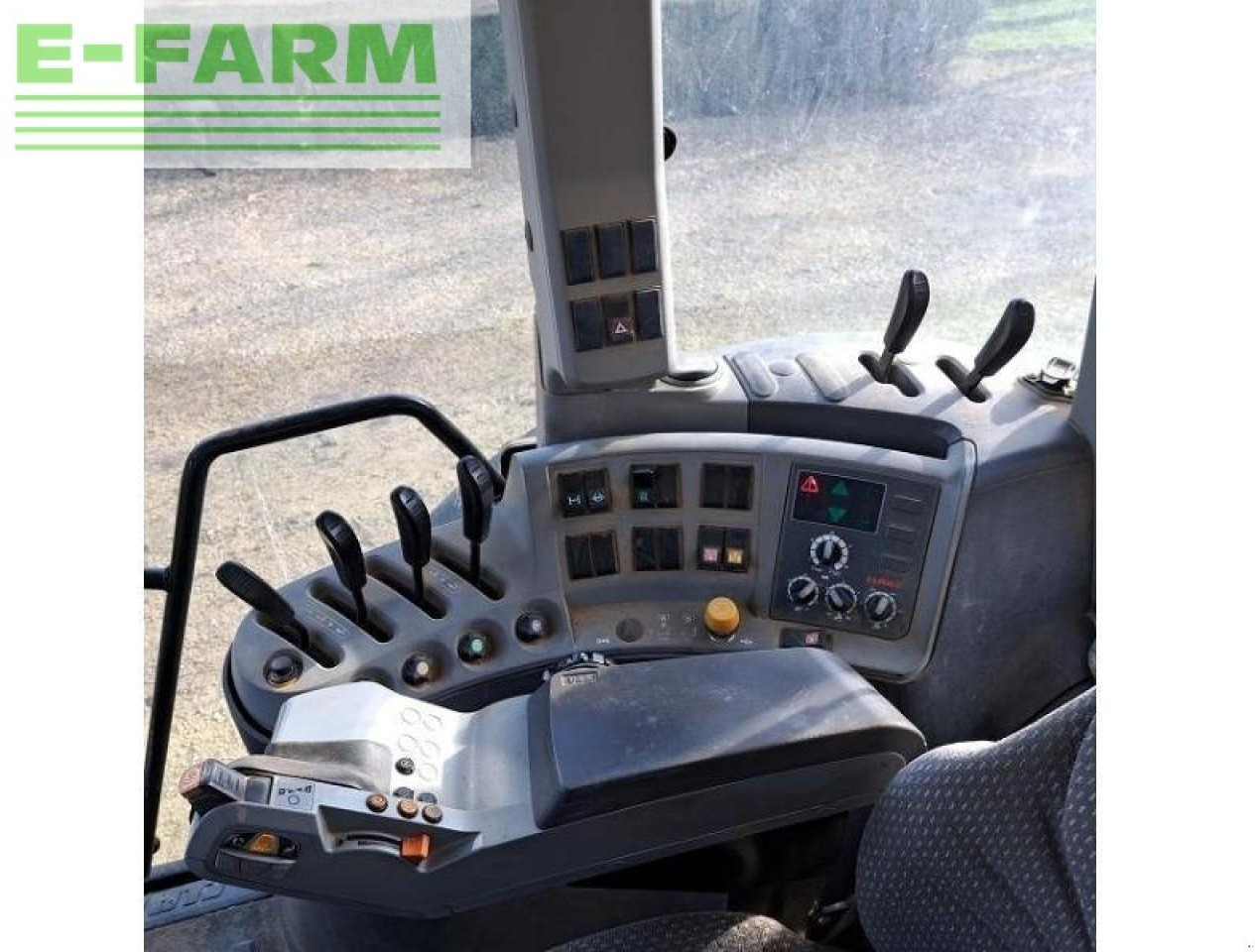 Farm tractor CLAAS arion 640: picture 5