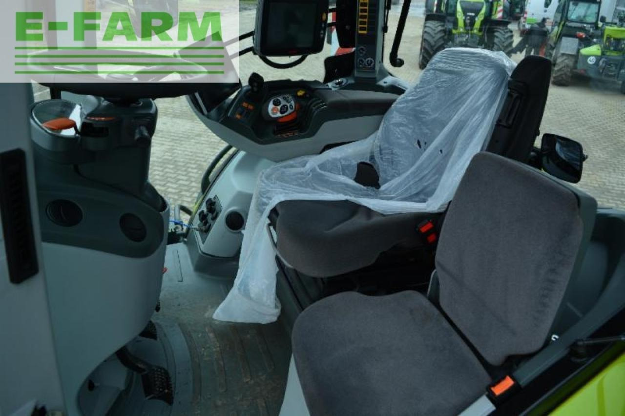 Farm tractor CLAAS axion 810: picture 12