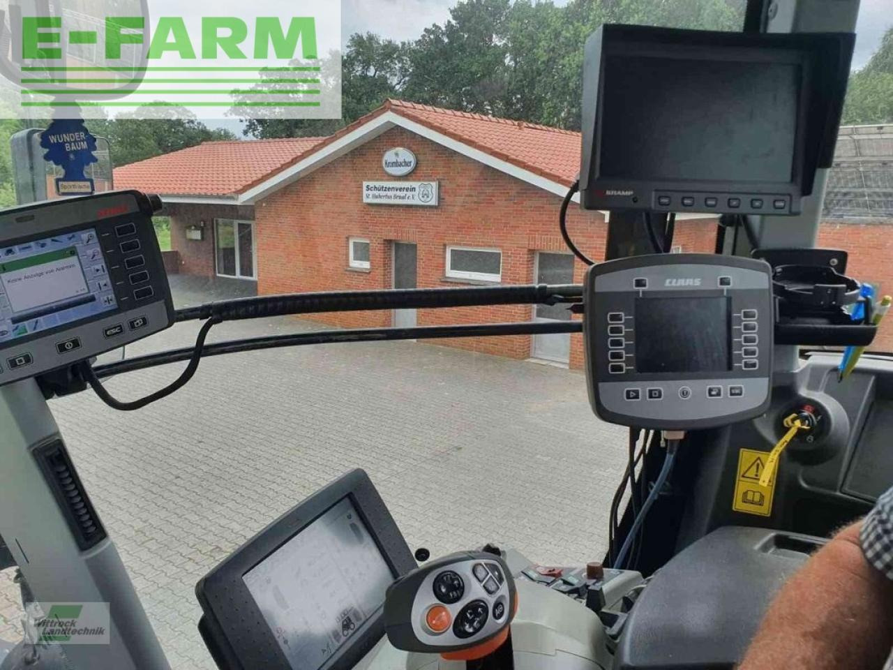 Farm tractor CLAAS xerion 4000 vc: picture 9