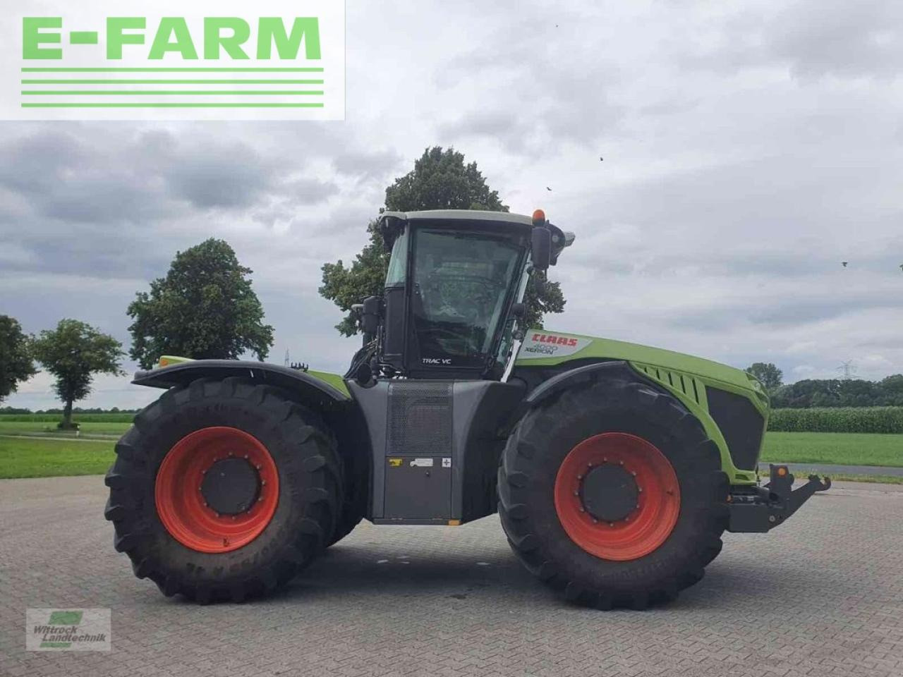 Farm tractor CLAAS xerion 4000 vc: picture 10