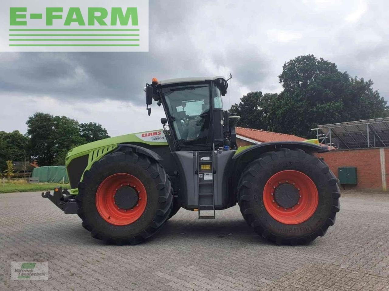 Farm tractor CLAAS xerion 4000 vc: picture 11