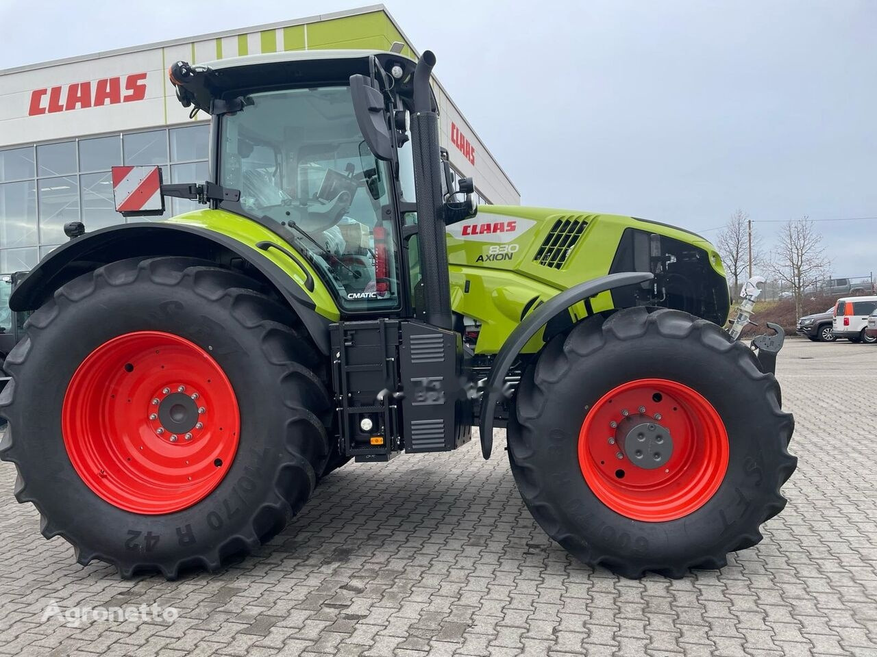 New Farm tractor Claas AXION 830 CMTIC: picture 3