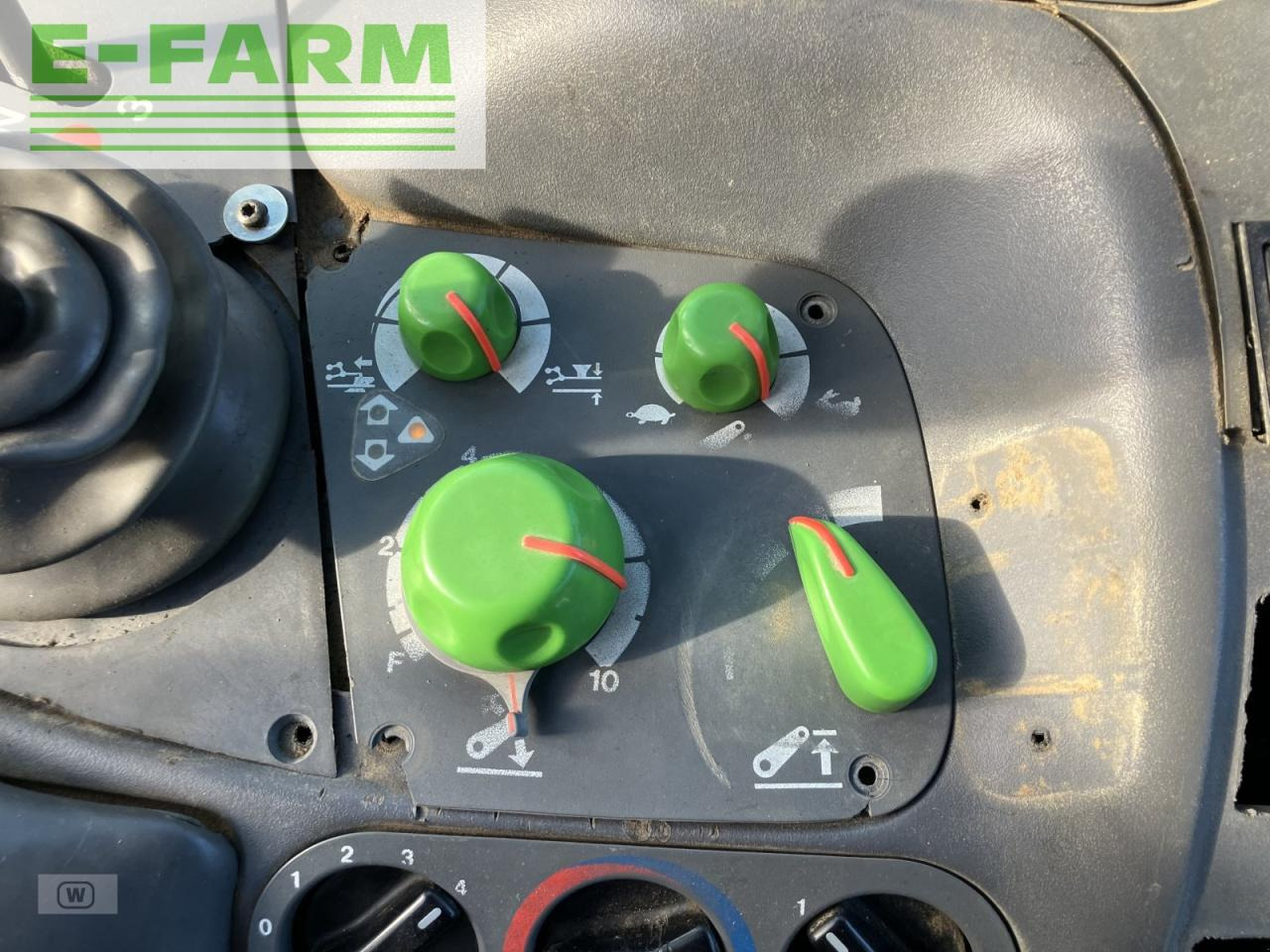 Farm tractor Deutz-Fahr agrotron 106: picture 18