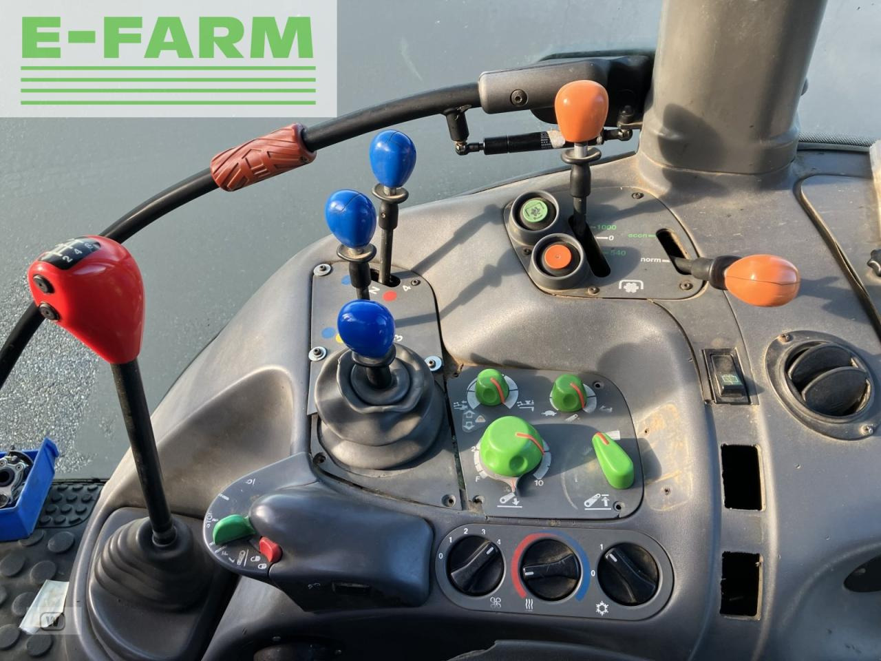 Farm tractor Deutz-Fahr agrotron 106: picture 16