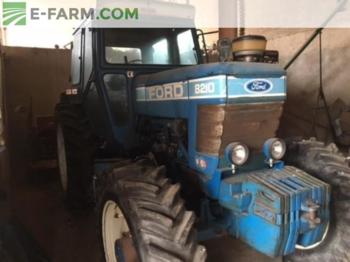 Ford 8210 - Farm tractor