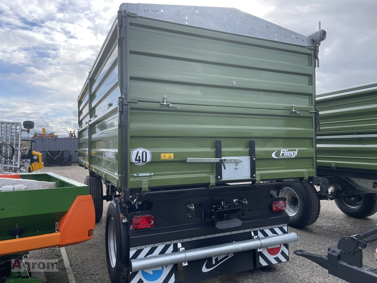 New Farm tipping trailer/ Dumper Fliegl DK 180 XL: picture 4