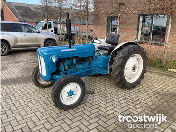 Farm tractor Fordson Dexta: picture 1