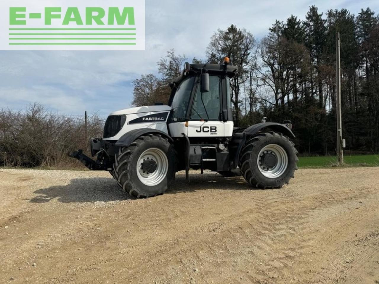 Farm tractor JCB fastrac 3220 plus: picture 2