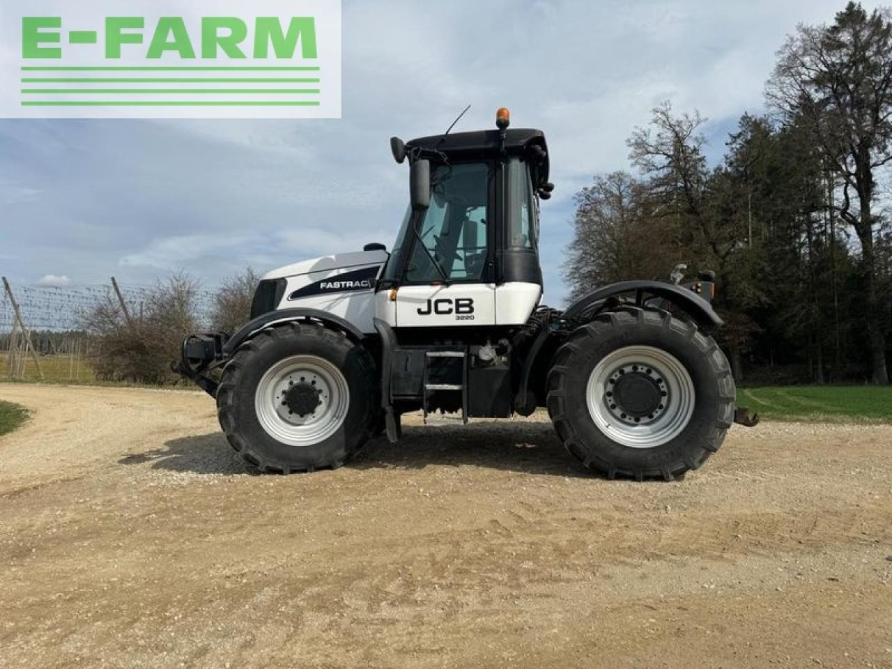 Farm tractor JCB fastrac 3220 plus: picture 3