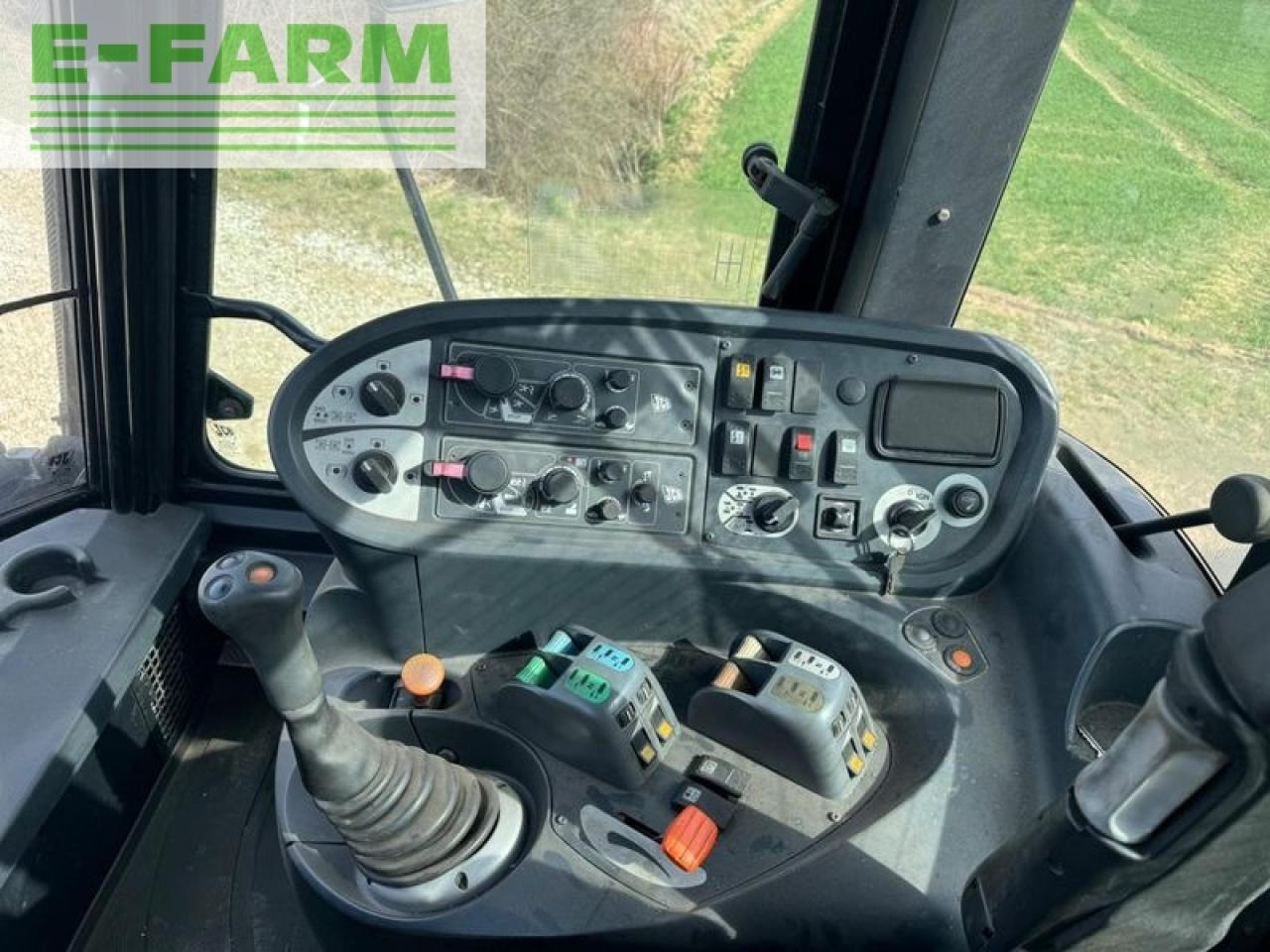 Farm tractor JCB fastrac 3220 plus: picture 11