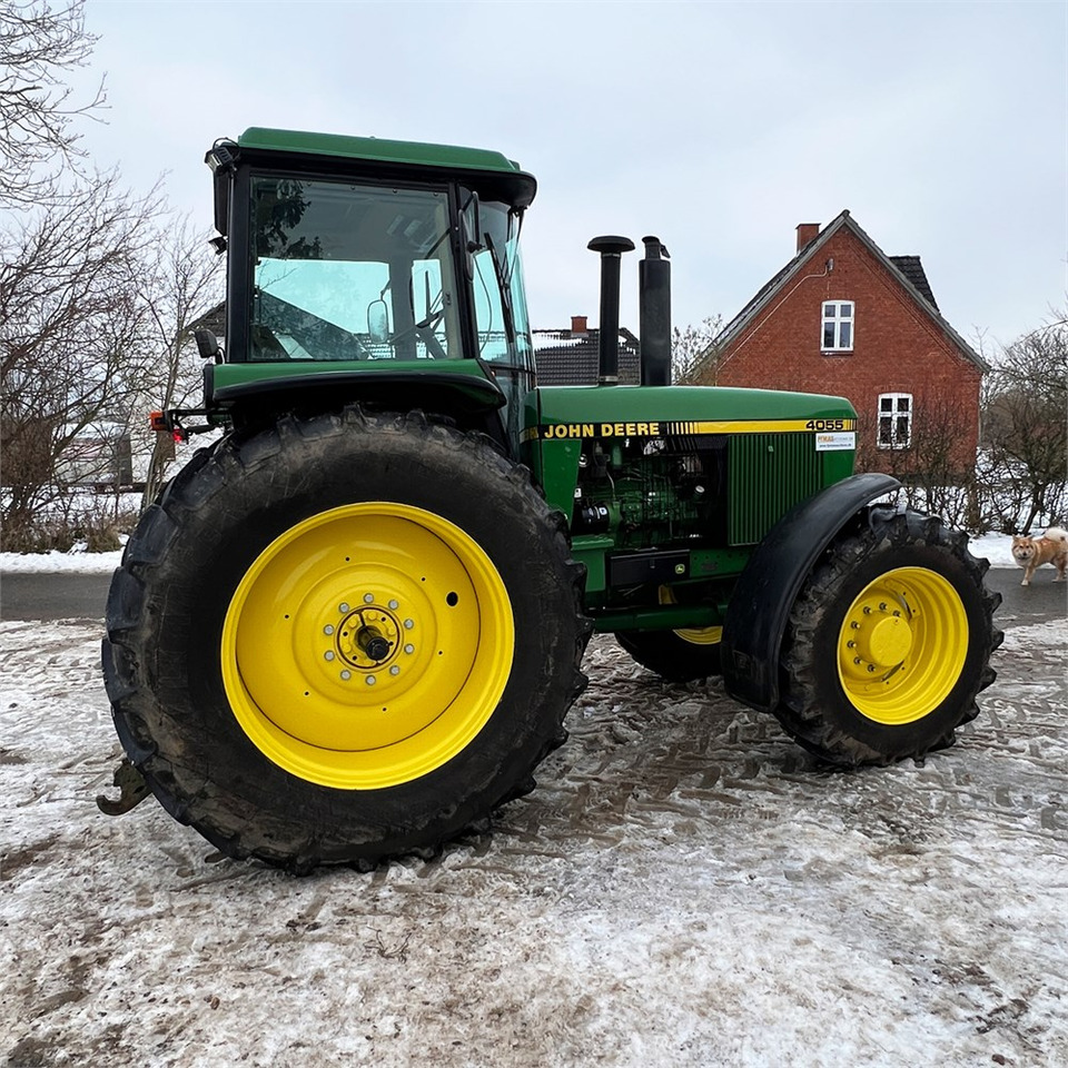 Farm tractor John Deere 4055: picture 13