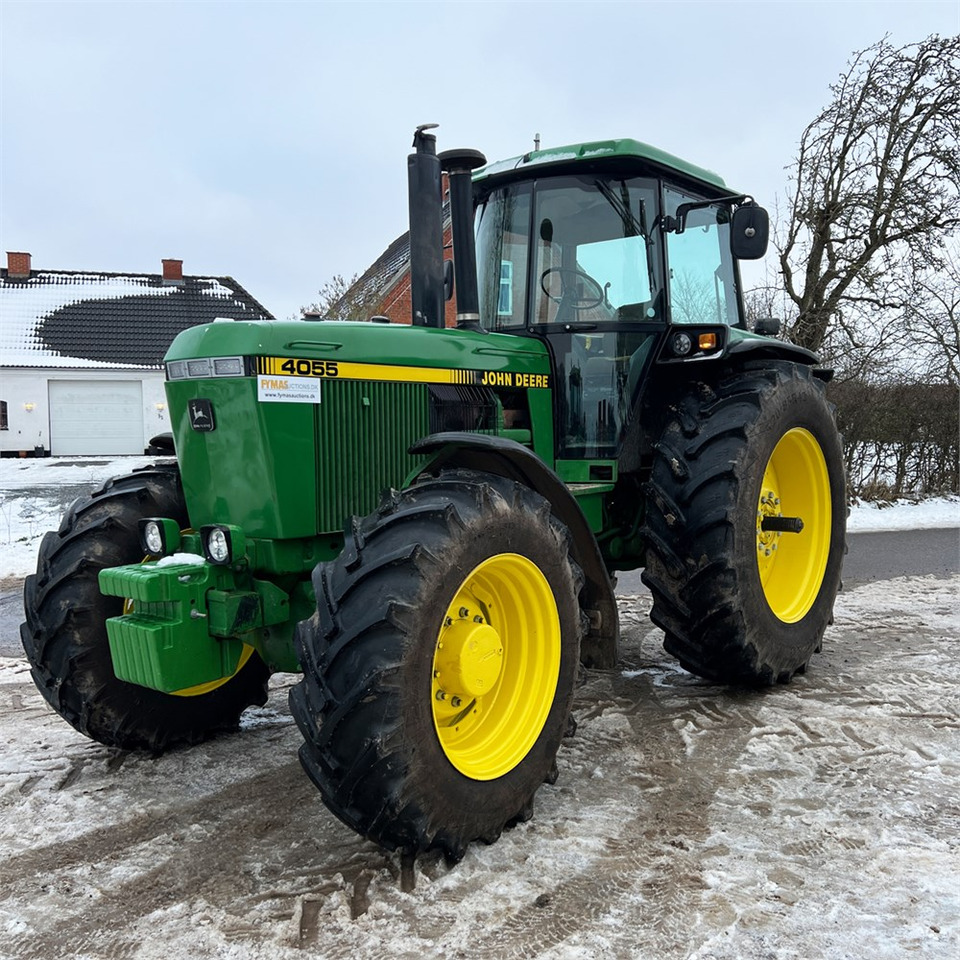 Farm tractor John Deere 4055: picture 20
