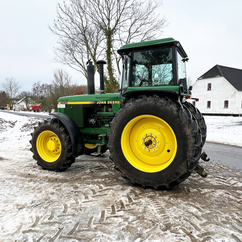 Farm tractor John Deere 4055: picture 5