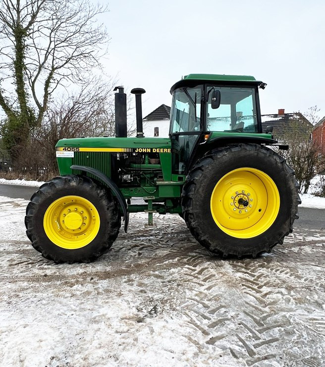Farm tractor John Deere 4055: picture 4