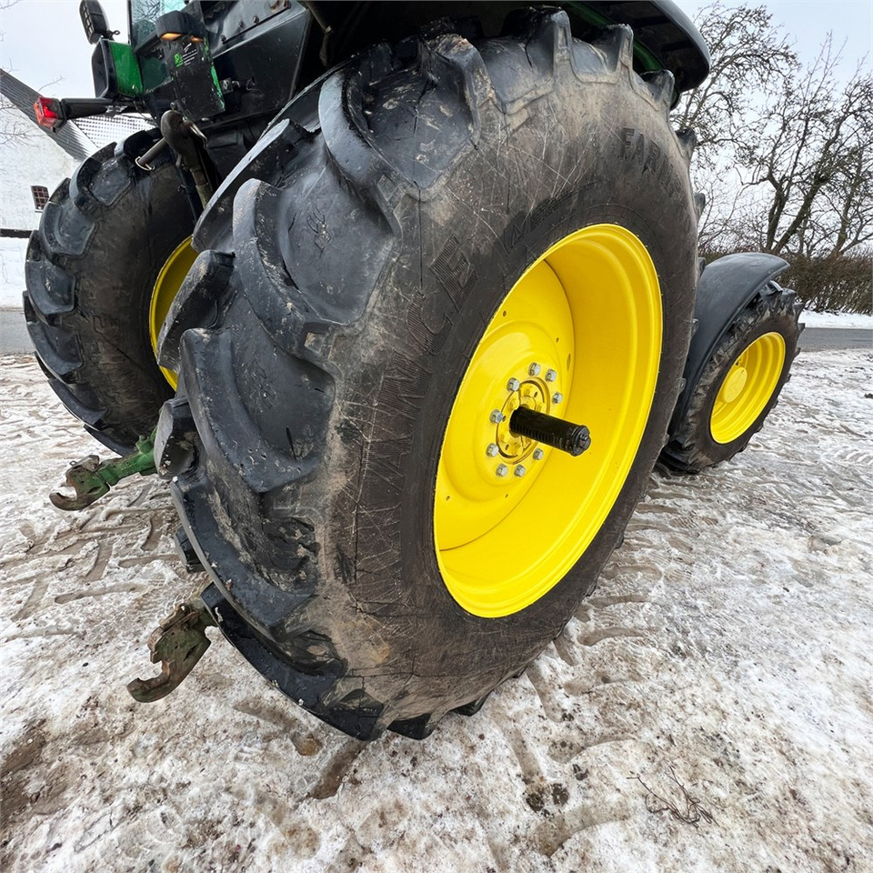 Farm tractor John Deere 4055: picture 41