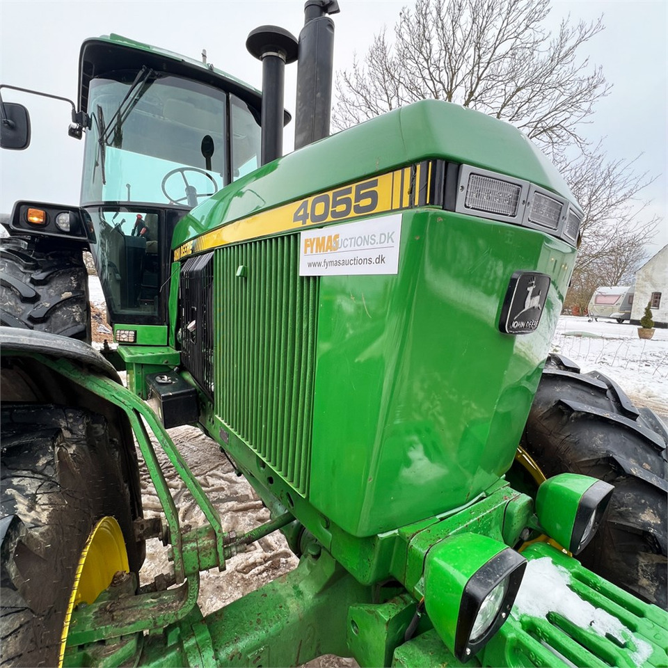 Farm tractor John Deere 4055: picture 35