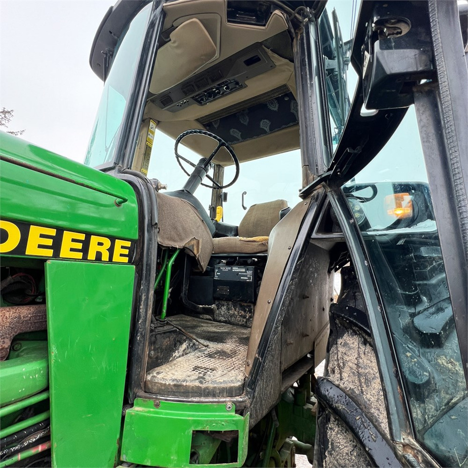 Farm tractor John Deere 4055: picture 21