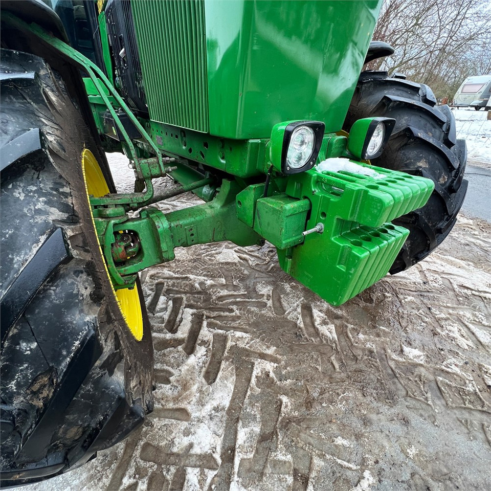 Farm tractor John Deere 4055: picture 34