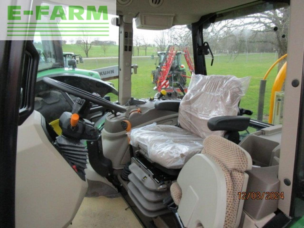 Farm tractor John Deere 5100 m: picture 3