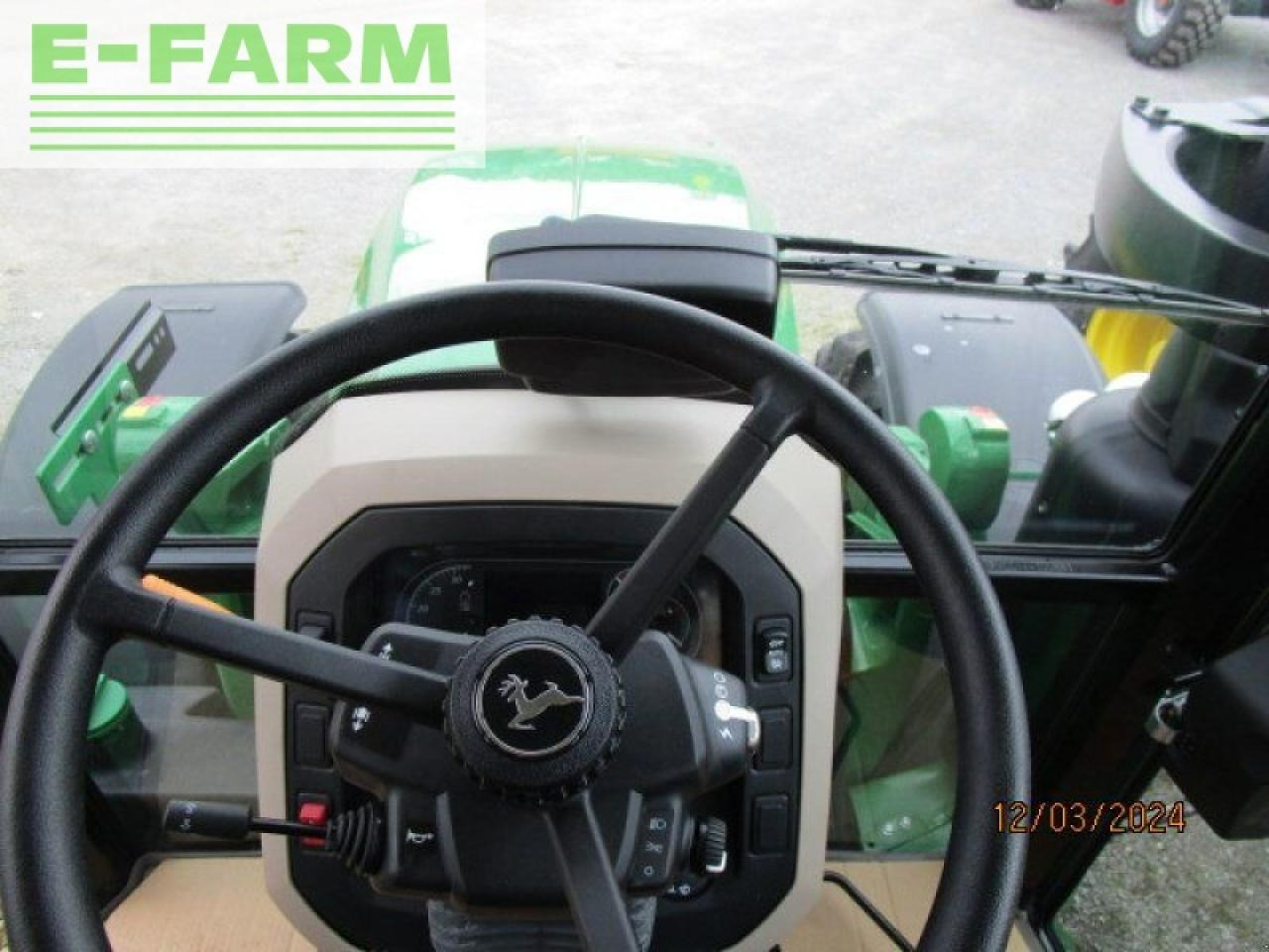 Farm tractor John Deere 5100 m: picture 5