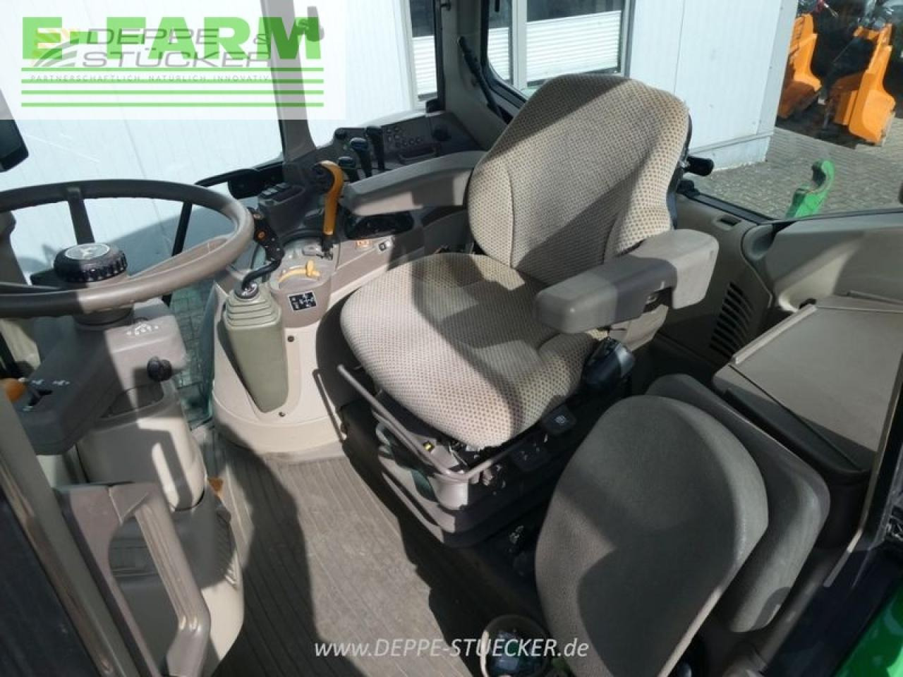 Farm tractor John Deere 6090m: picture 12