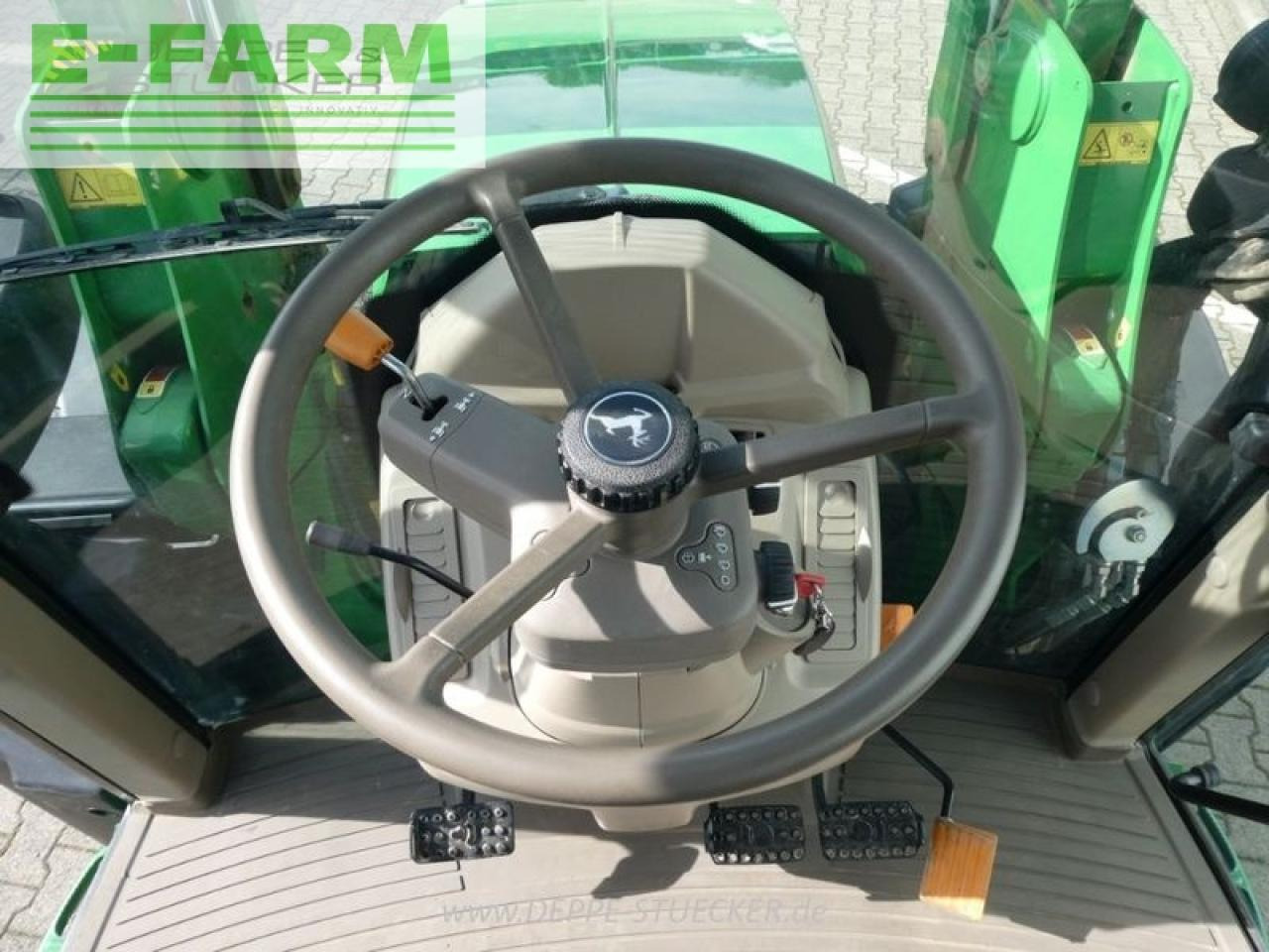 Farm tractor John Deere 6090m: picture 13