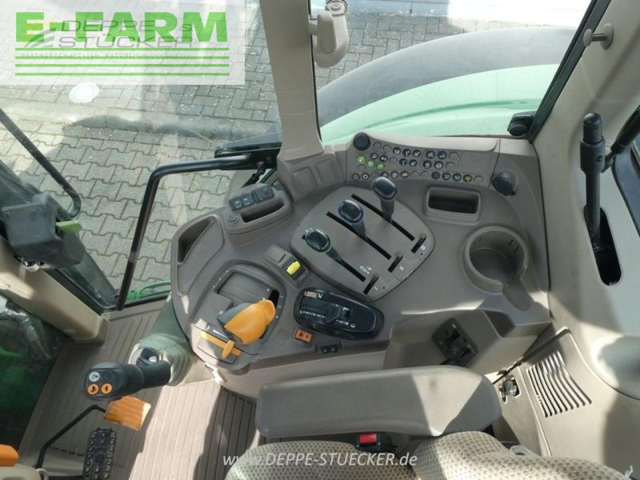 Farm tractor John Deere 6090m: picture 14