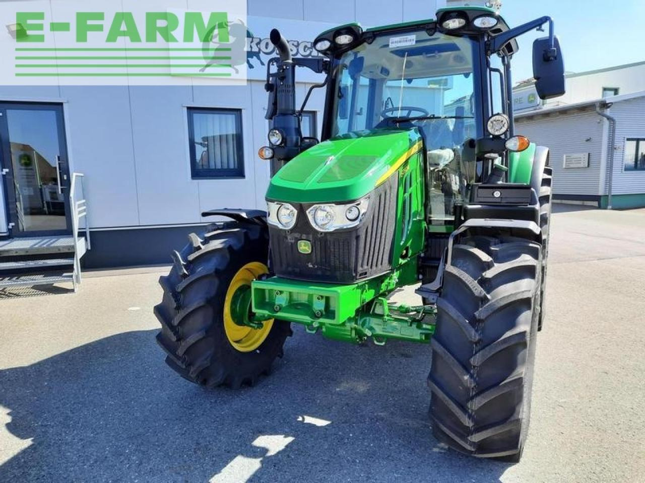 Farm tractor John Deere 6090m: picture 5