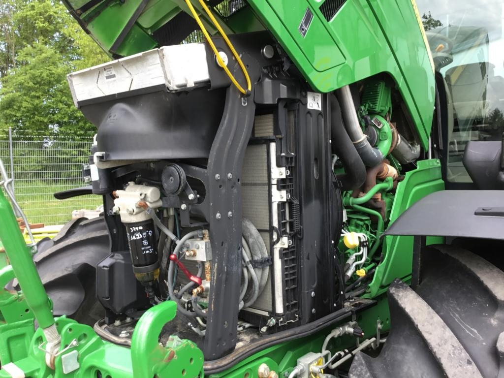 Farm tractor John Deere 6195R: picture 4