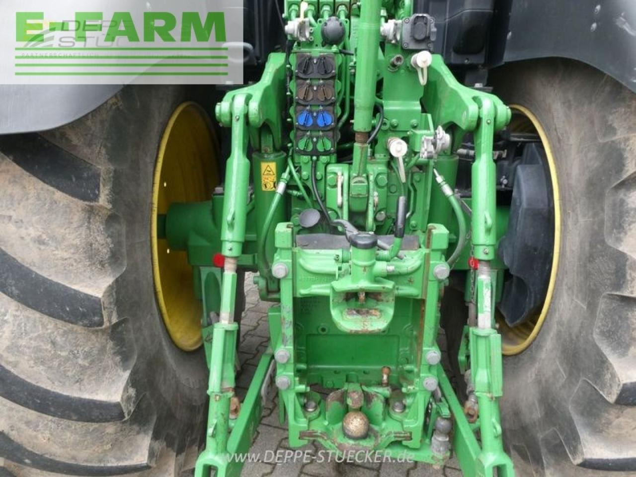 Farm tractor John Deere 6230r: picture 7
