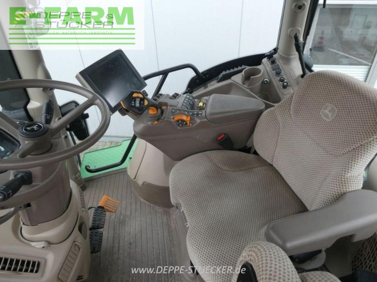 Farm tractor John Deere 6230r: picture 11