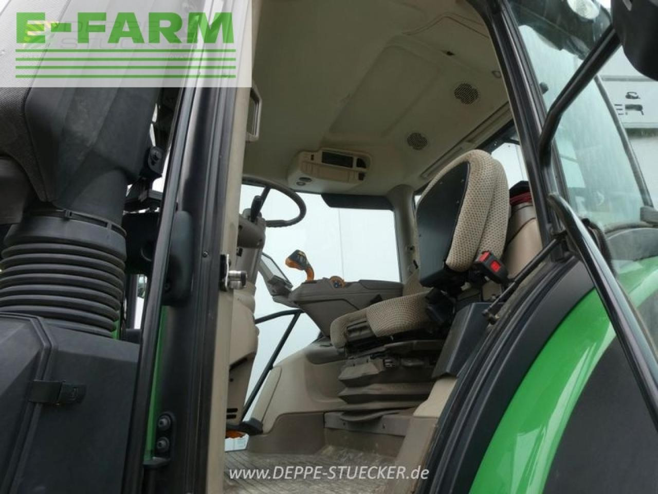 Farm tractor John Deere 6230r: picture 10