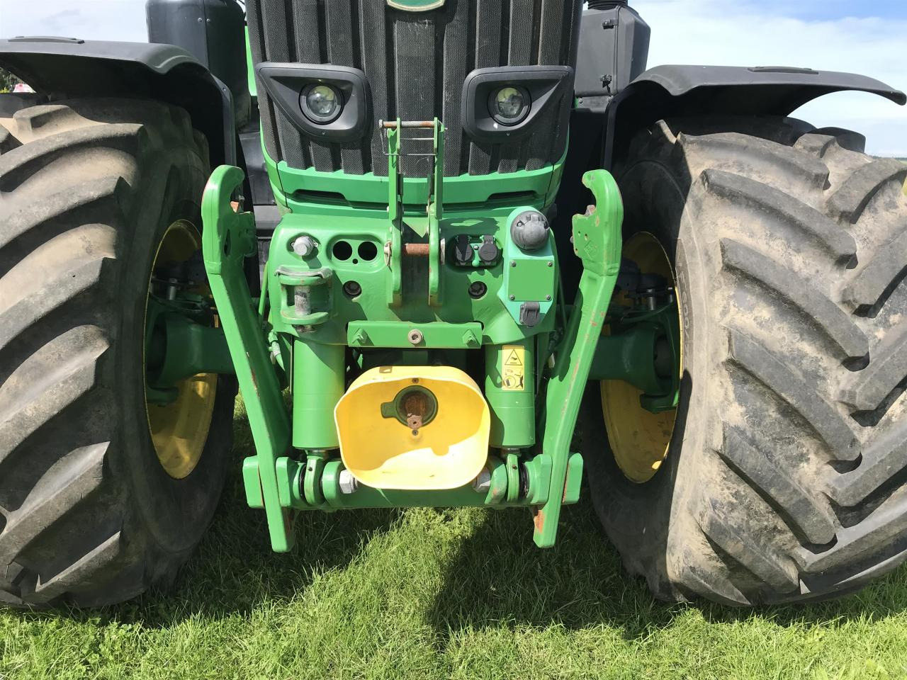 Farm tractor John Deere 6250R: picture 4