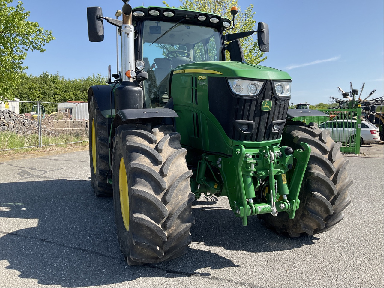 Farm tractor John Deere 6250 R: picture 7