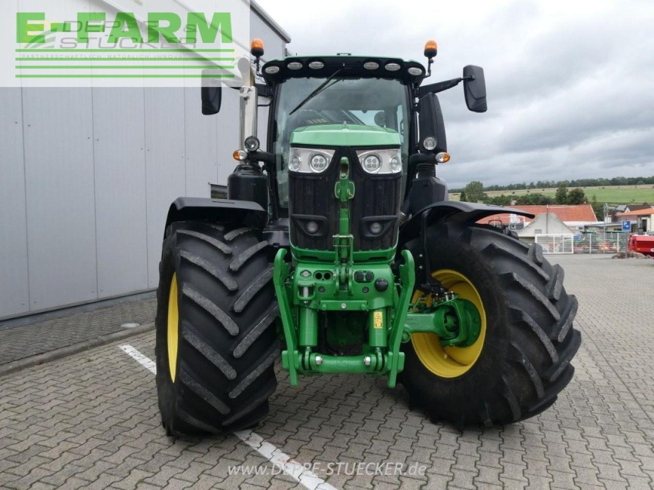 Farm tractor John Deere 6250r: picture 16