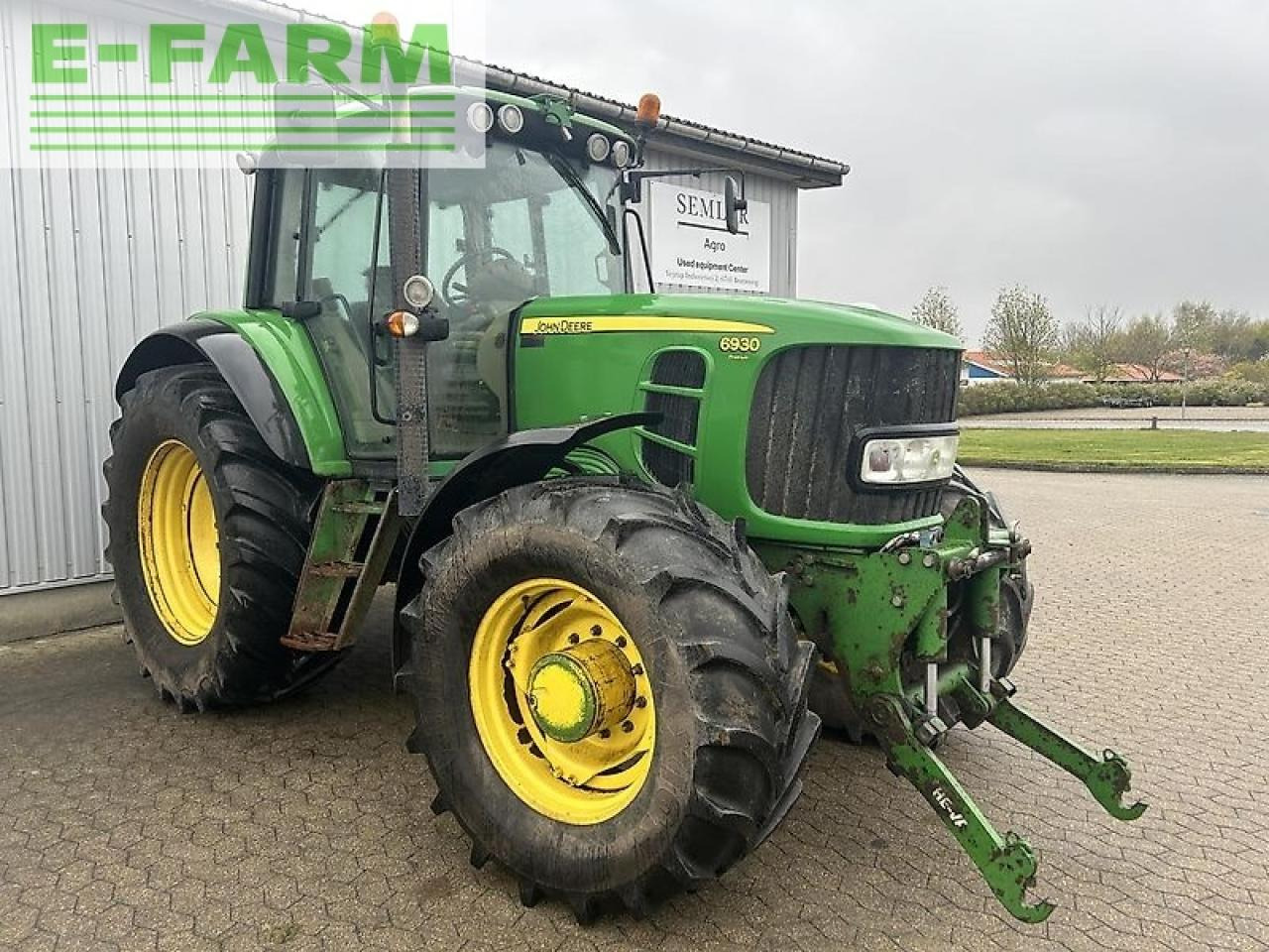 Farm tractor John Deere 6930: picture 8