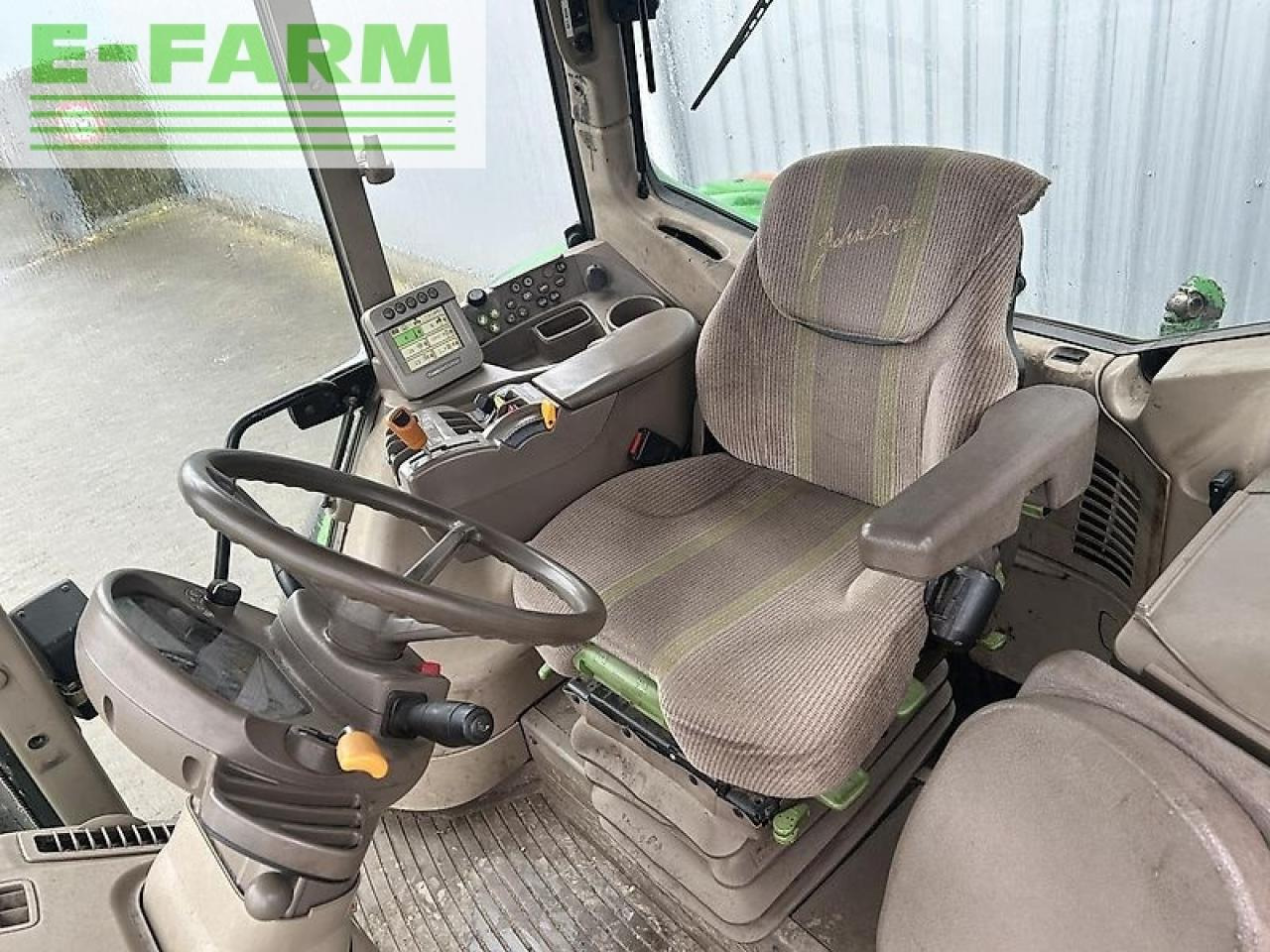Farm tractor John Deere 6930: picture 14