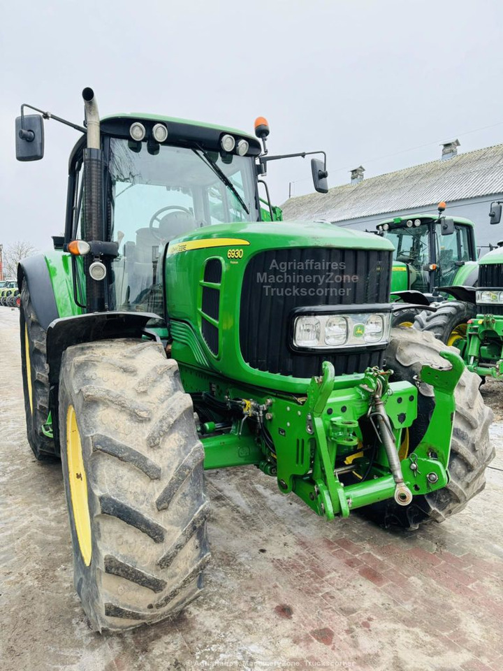 Farm tractor John Deere 6930: picture 3
