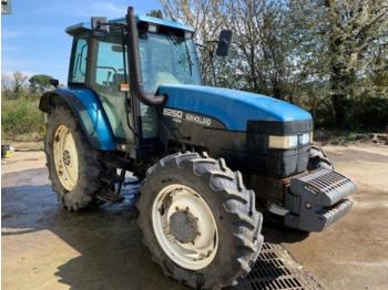 Farm tractor New Holland 8260: picture 1