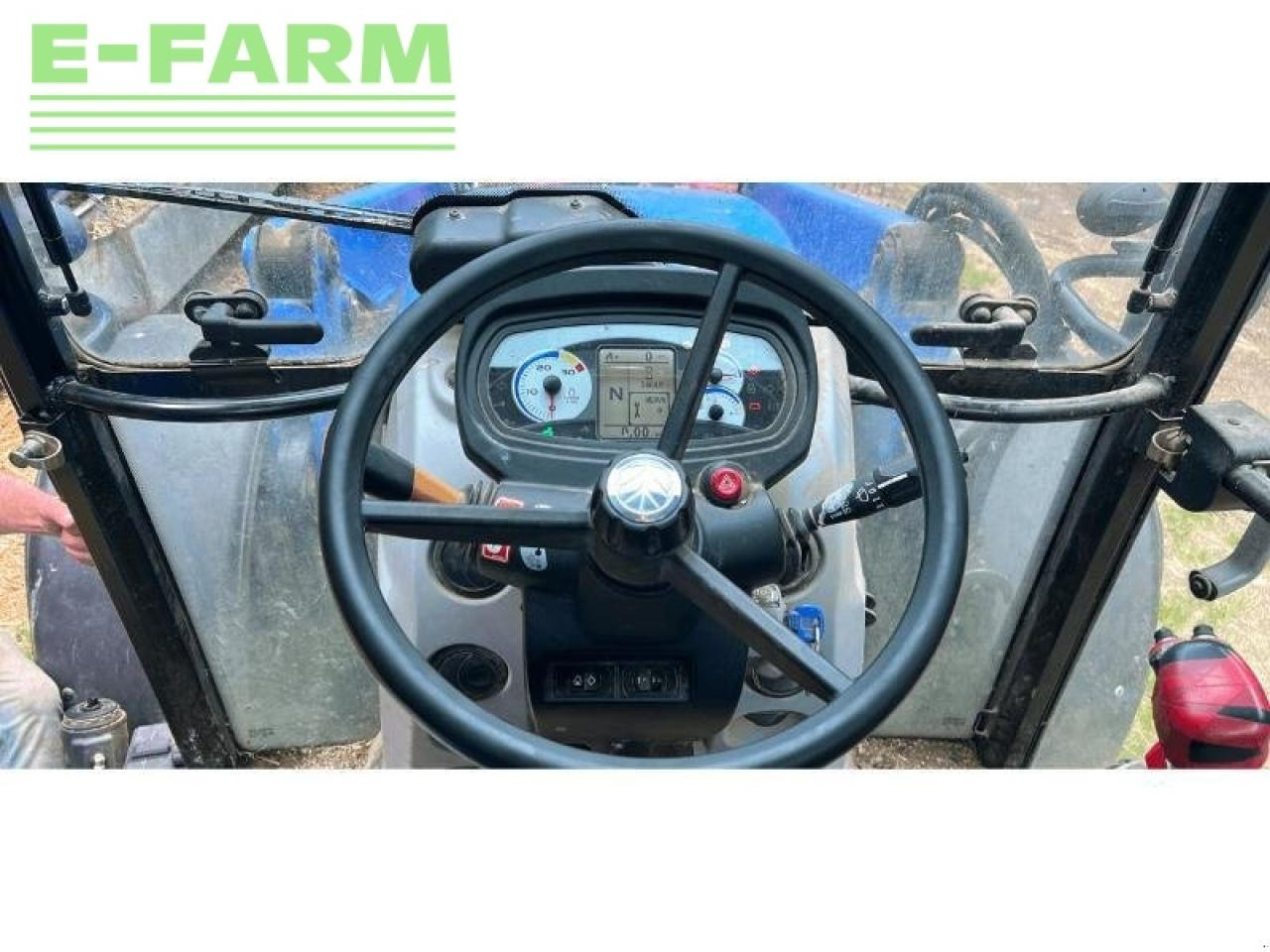 Farm tractor New Holland t5.95: picture 3