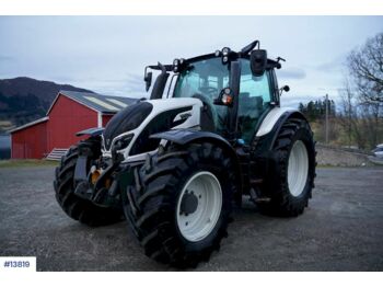 Farm tractor Valtra N154E: picture 1
