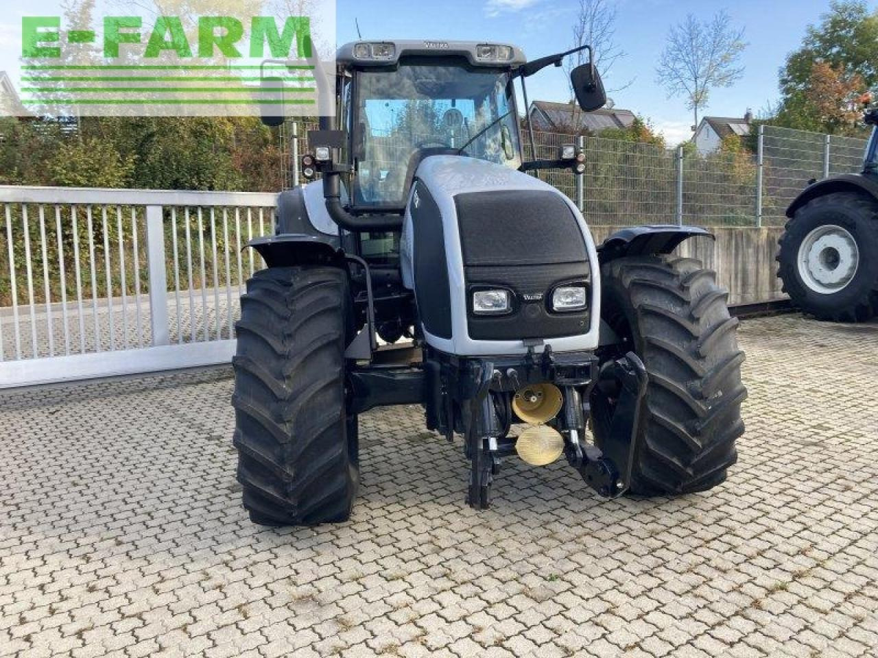 Farm tractor Valtra t170: picture 4