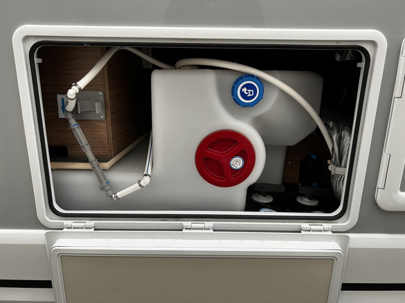 New Semi-integrated motorhome Knaus Van Ti 640 MEG  Vansation: picture 12