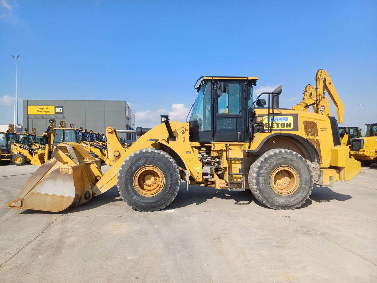 Wheel loader CAT 962M: picture 11