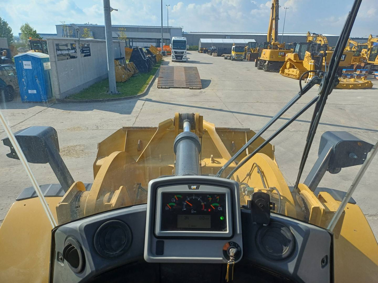 Wheel loader CAT 962M: picture 18