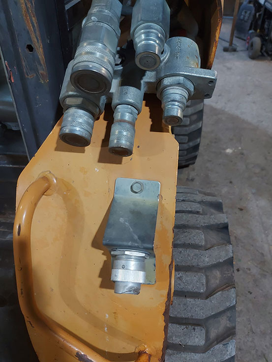 Skid steer loader Case SR 220: picture 9