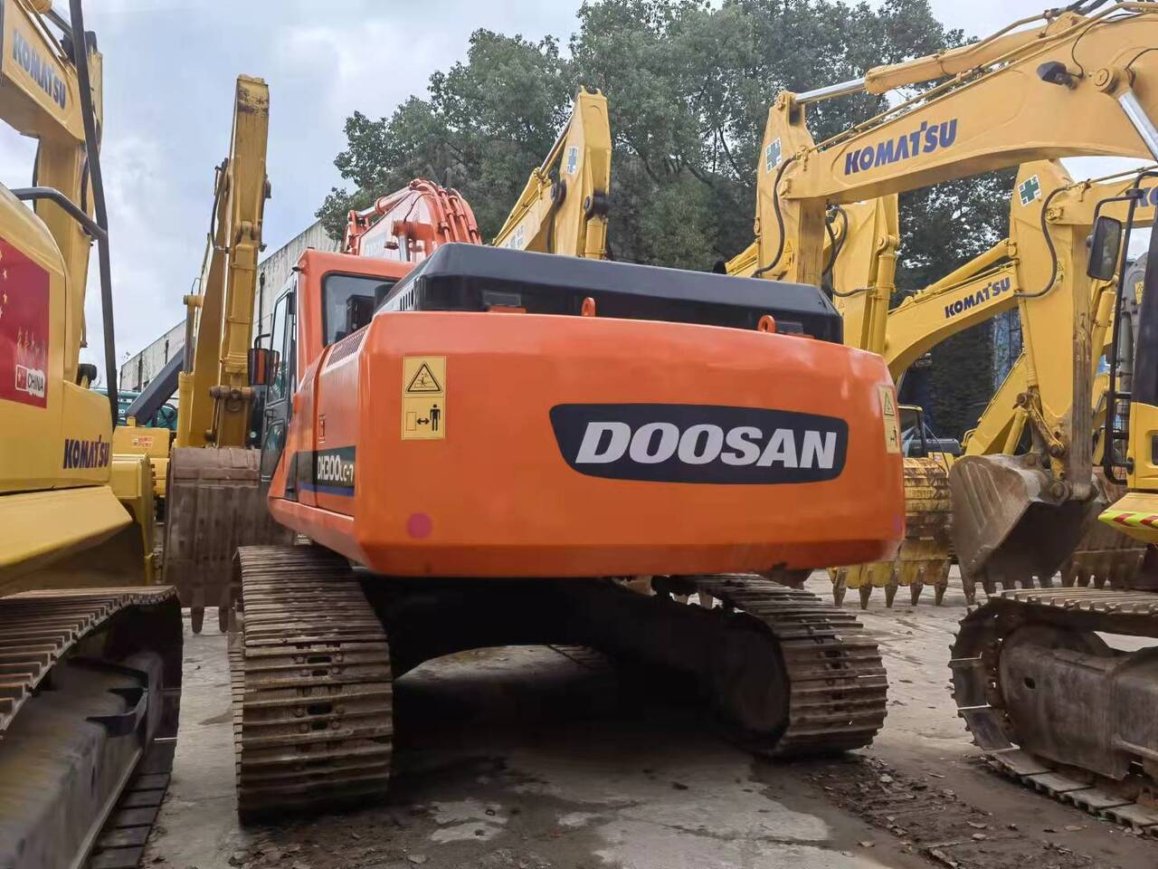 Crawler excavator DOOSAN DH300: picture 3