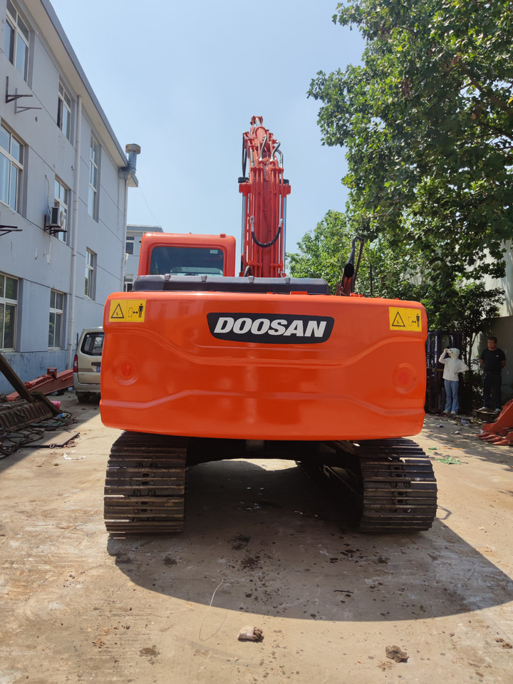 Crawler excavator DOOSAN DX140: picture 3