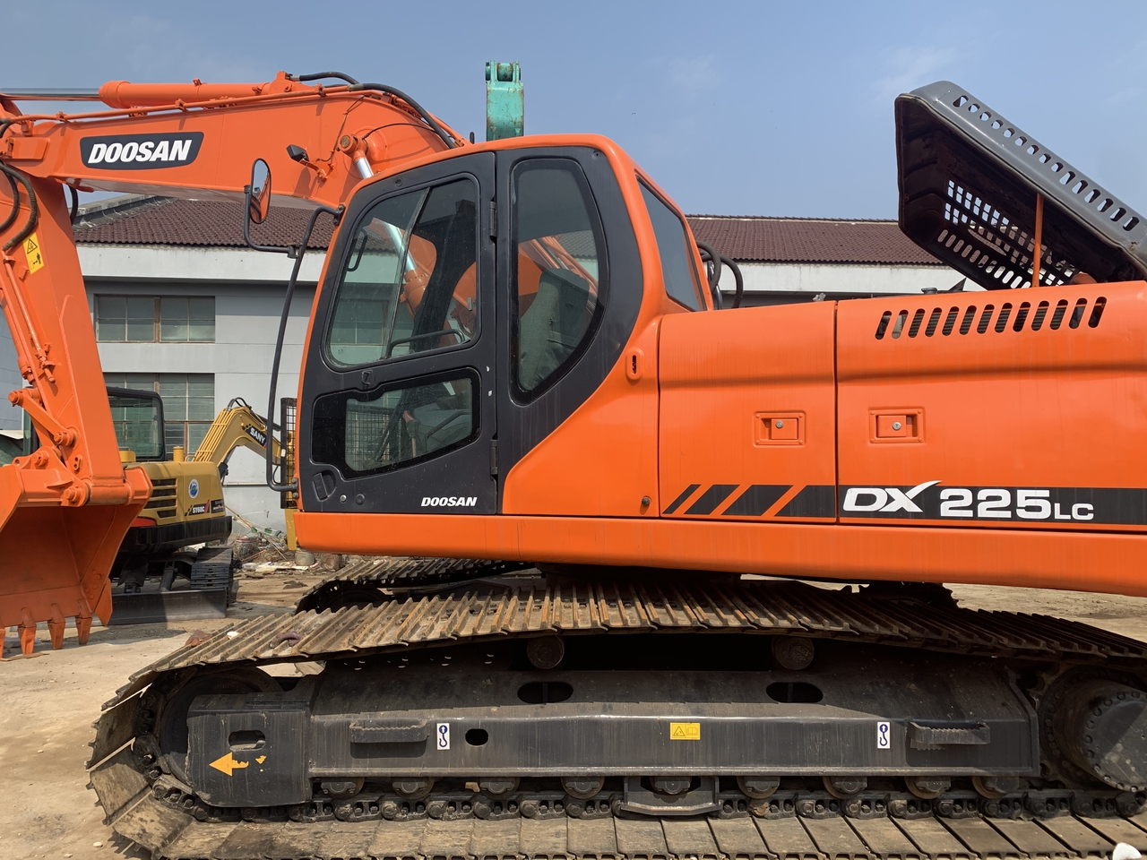 Crawler excavator DOOSAN DX225LC: picture 5