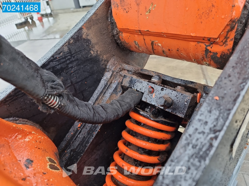 Crawler excavator Hitachi ZX210 LC -7 NEW BUCKET: picture 21